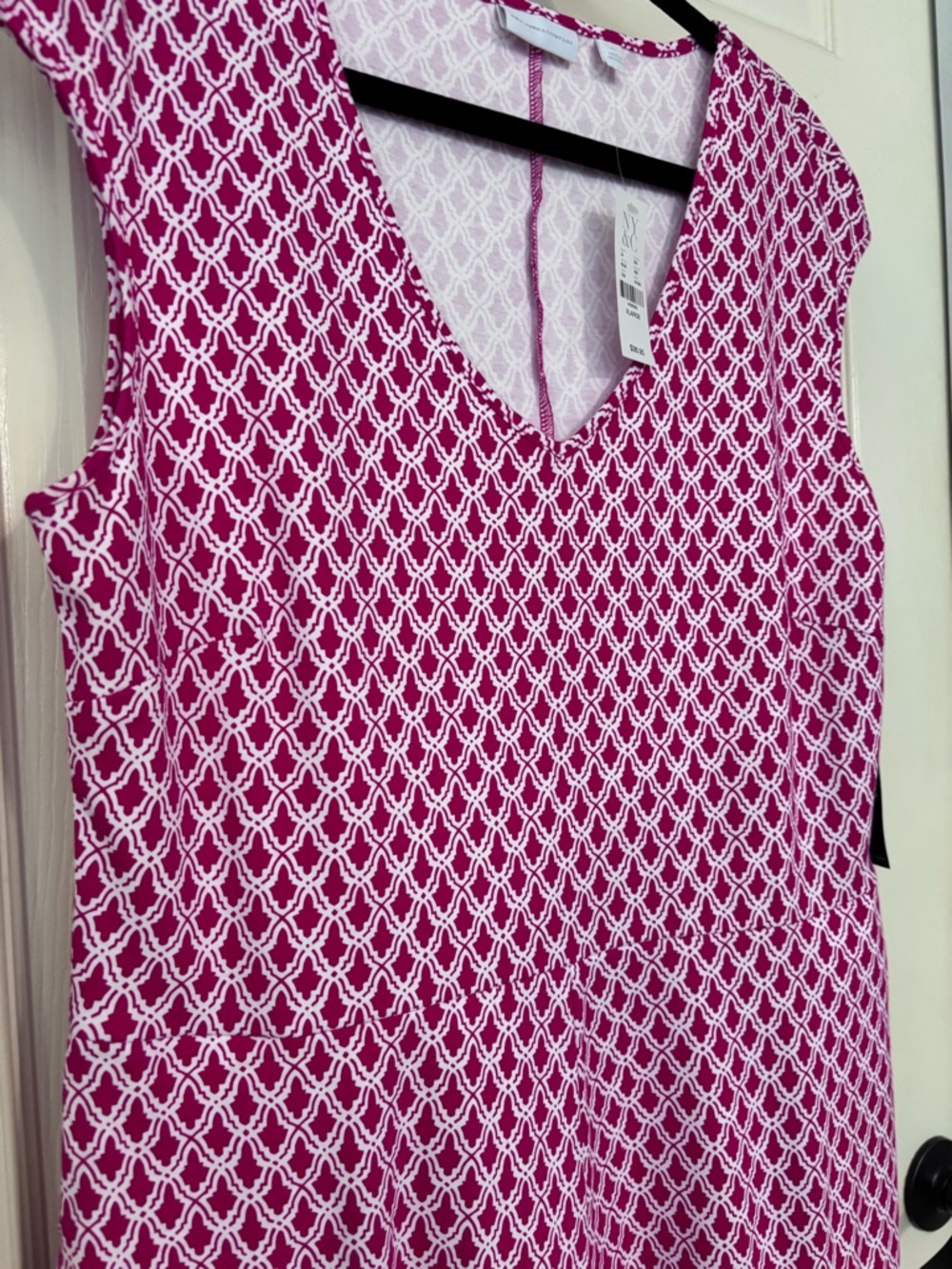 New York & Company Fuchsia and White Geometric V-Neck Dress - Picture 3 of 6